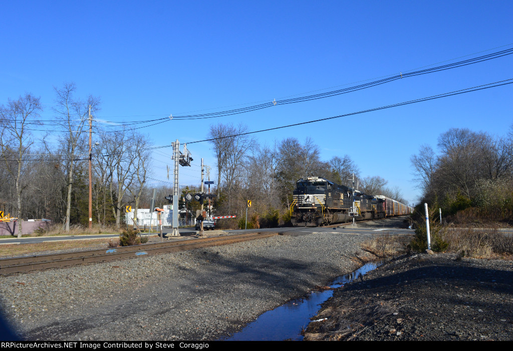 NS 11N at The Valley Road Grade Crossing